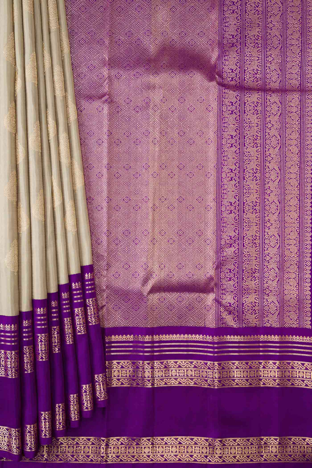 Pleats and pallu of Grey Dual Tone Kanchipuram Silk Saree with Zari Butta on the body and Zari Border