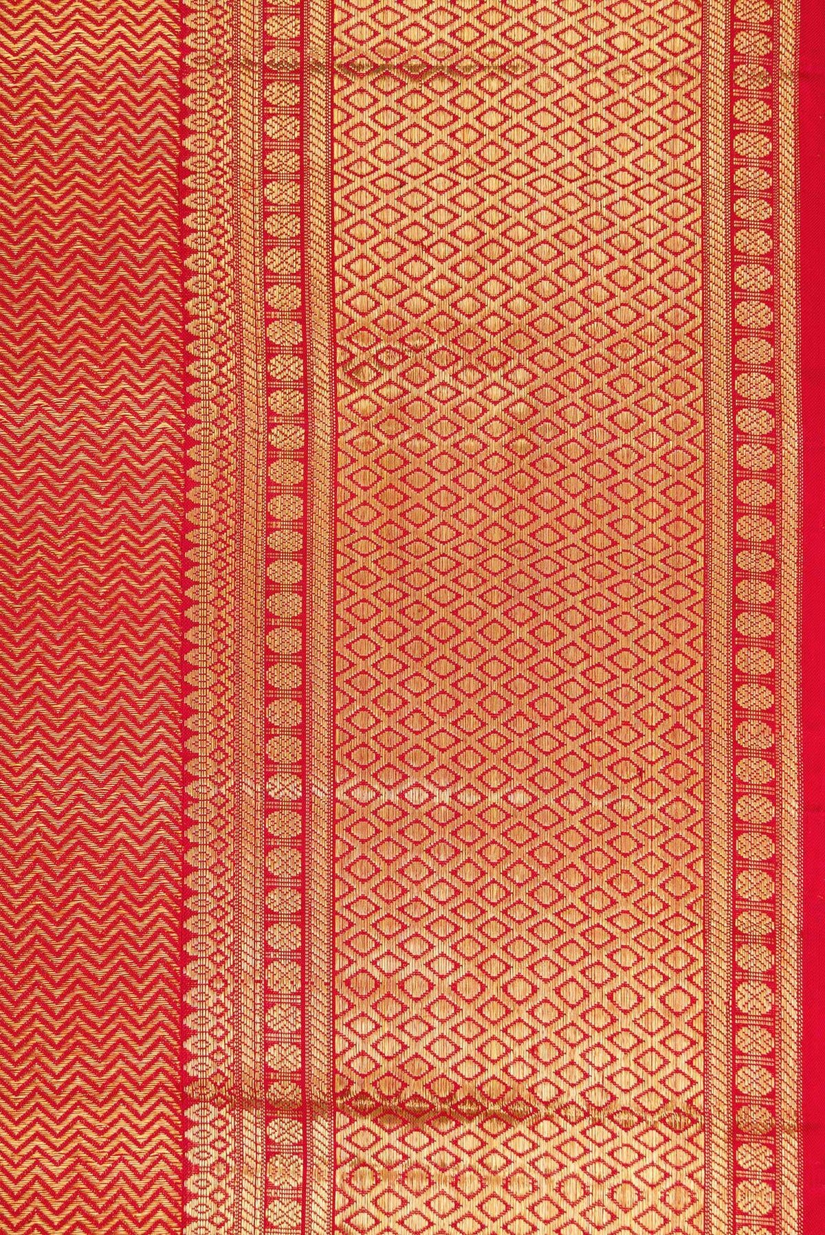 Border image of Dark Pink Dual Tone Kanchipuram Silk Saree with Zari Brocade on the body and Zari Border. 