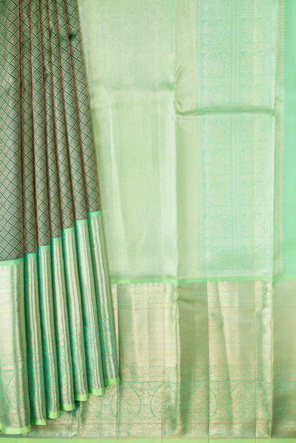 Pleats and pallu of Green Dual Tone Kanchipuram Silk Saree with Zari Brocade on the body and Zari Border