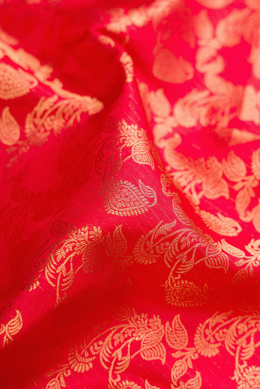 Close up of Dark Pink Dual Tone Kanchipuram Silk Saree with Zari Brocade on the body and Zari Border.  displaying folds