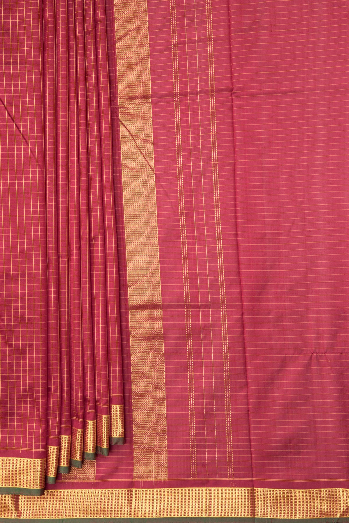 Pleats and pallu of Maroon Kanjivaram Silk Saree with Checked design on the body and Zari Border. 
