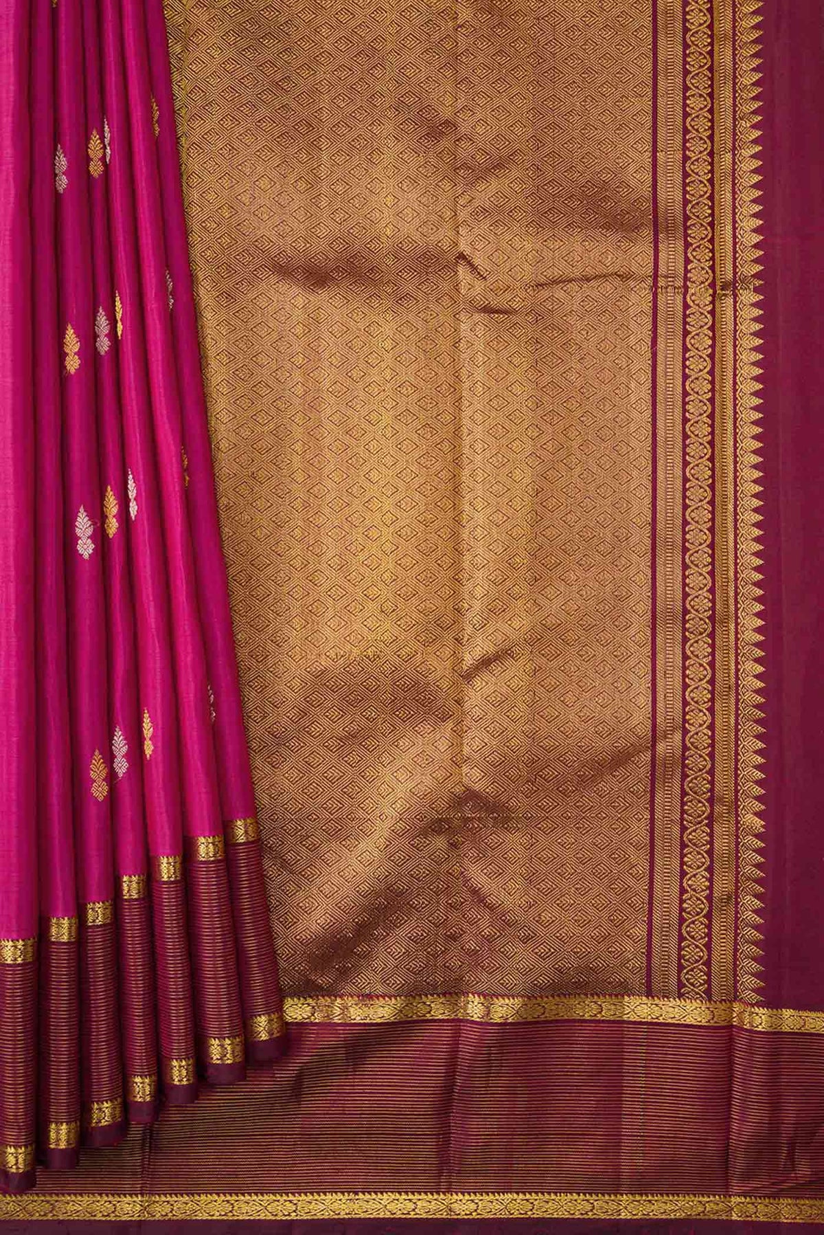 Pleats and pallu of Pink Dual Tone Kanchipuram Silk Saree with Zari Butta on the body and Zari Border