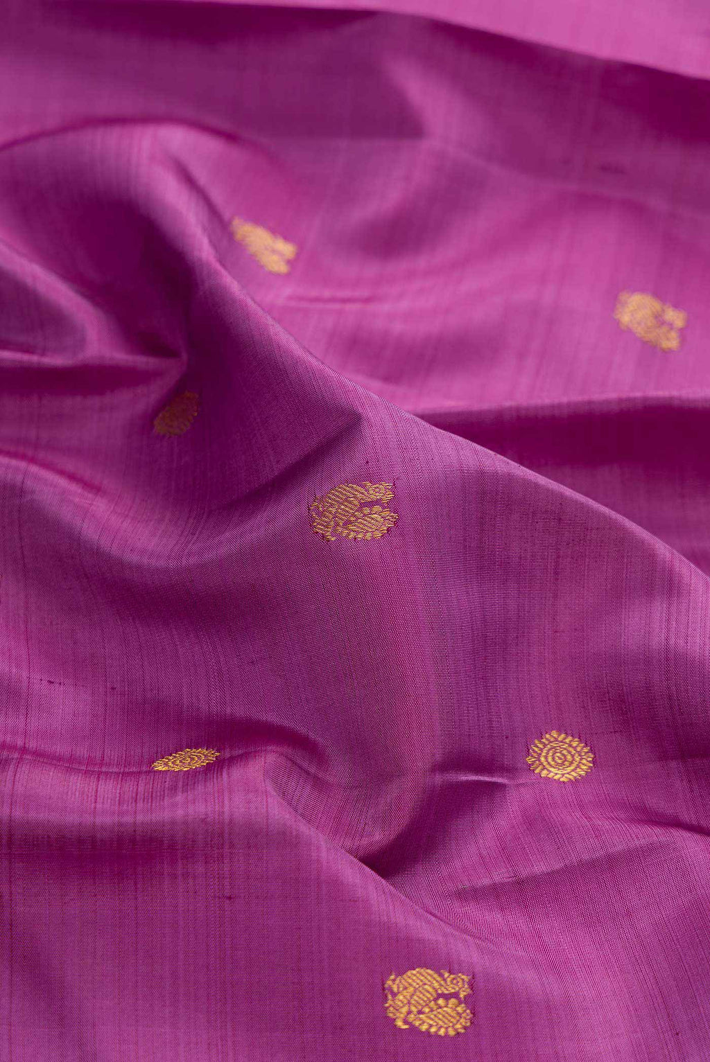 Close up of Lavender Dual Tone Kanchipuram Silk Saree with Zari Butta on the body and Zari Border displaying folds
