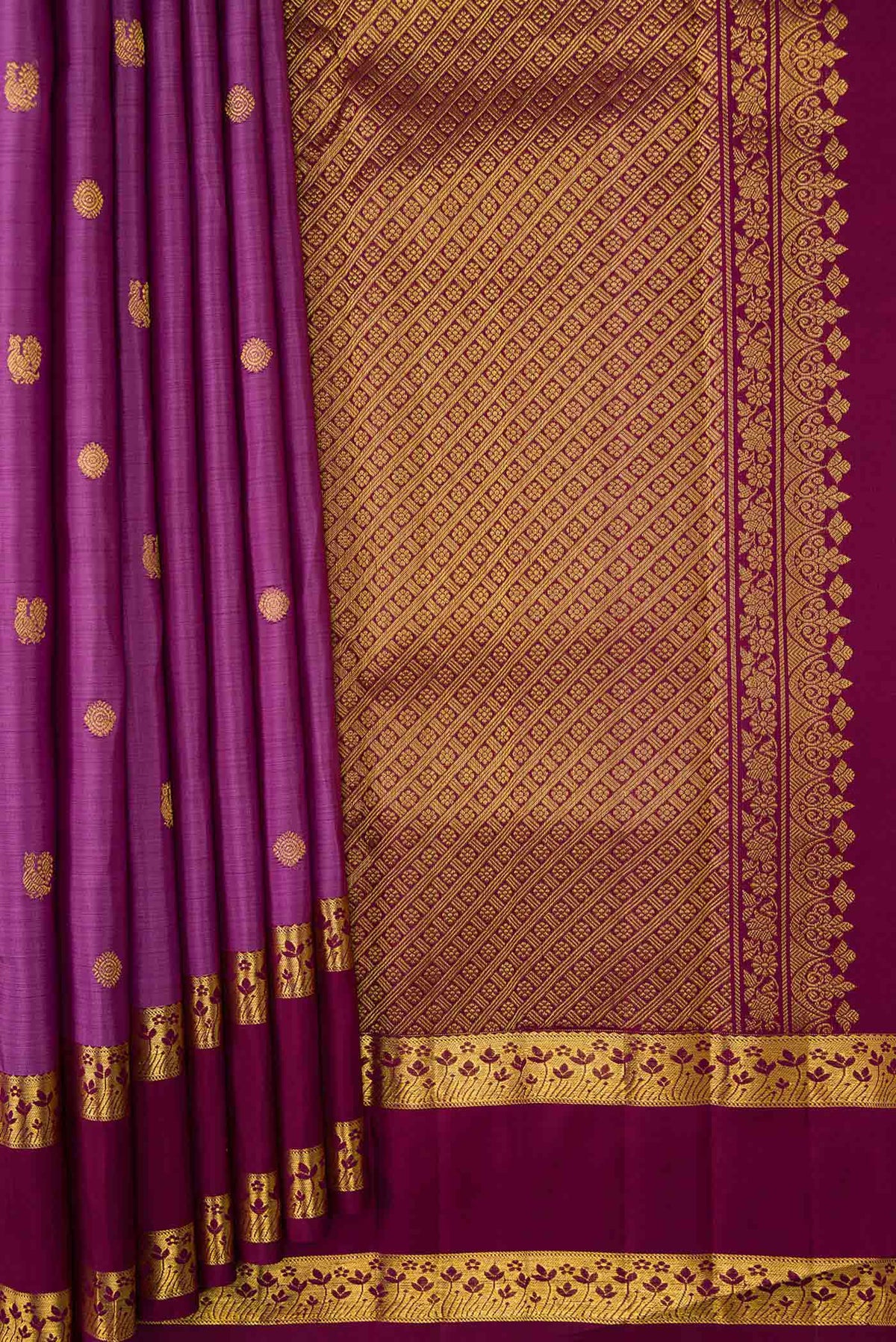 Pleats and pallu of Lavender Dual Tone Kanchipuram Silk Saree with Zari Butta on the body and Zari Border