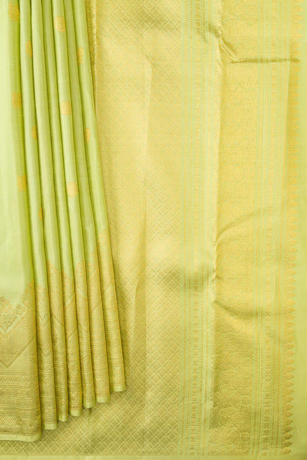 Pleats and pallu of Green Dual Tone Kanchipuram Silk Saree with Zari Butta on the body and Zari Border