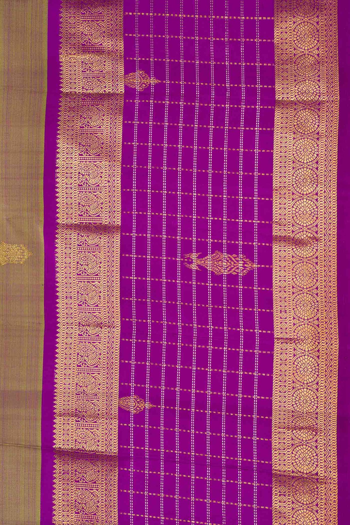 Border image of Green with Purple Color Kanchipuram Silk Saree with Zari Butta on the body and Zari Border