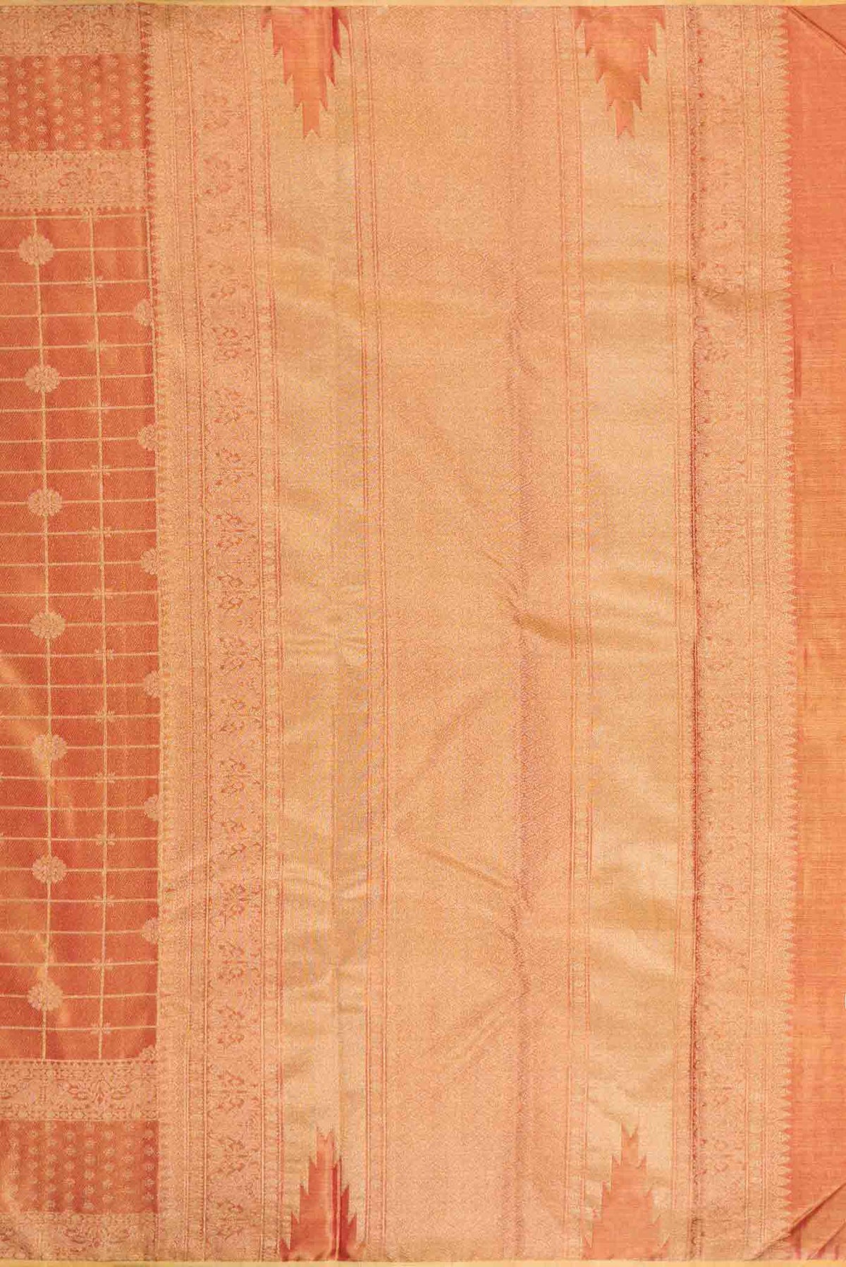 Close up image of the pallu of Dark Pink Dual Tone Kanchipuram Tissue Silk Saree with Zari Brocade on the body and Zari Border