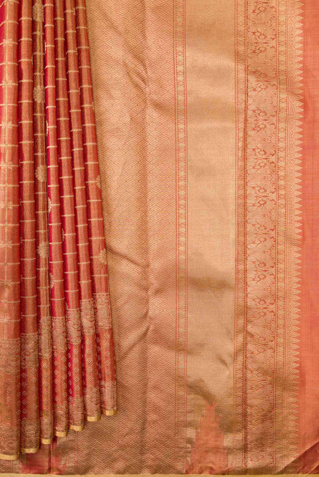 Pleats and pallu of Dark Pink Dual Tone Kanchipuram Tissue Silk Saree with Zari Brocade on the body and Zari Border