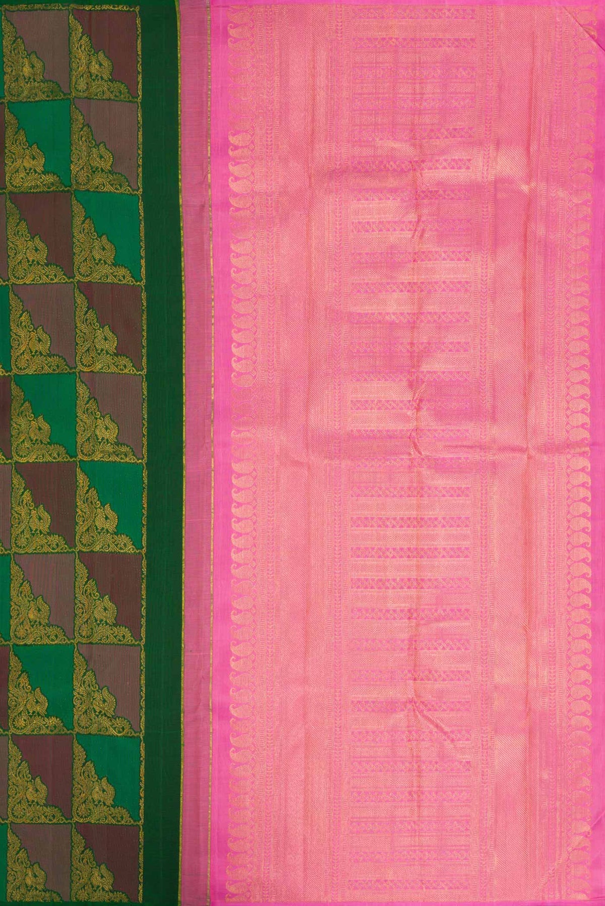 Close up image of the pallu of Bottle Green Dual Tone Kanchipuram Silk Saree with Zari Brocade on the body and Without Border