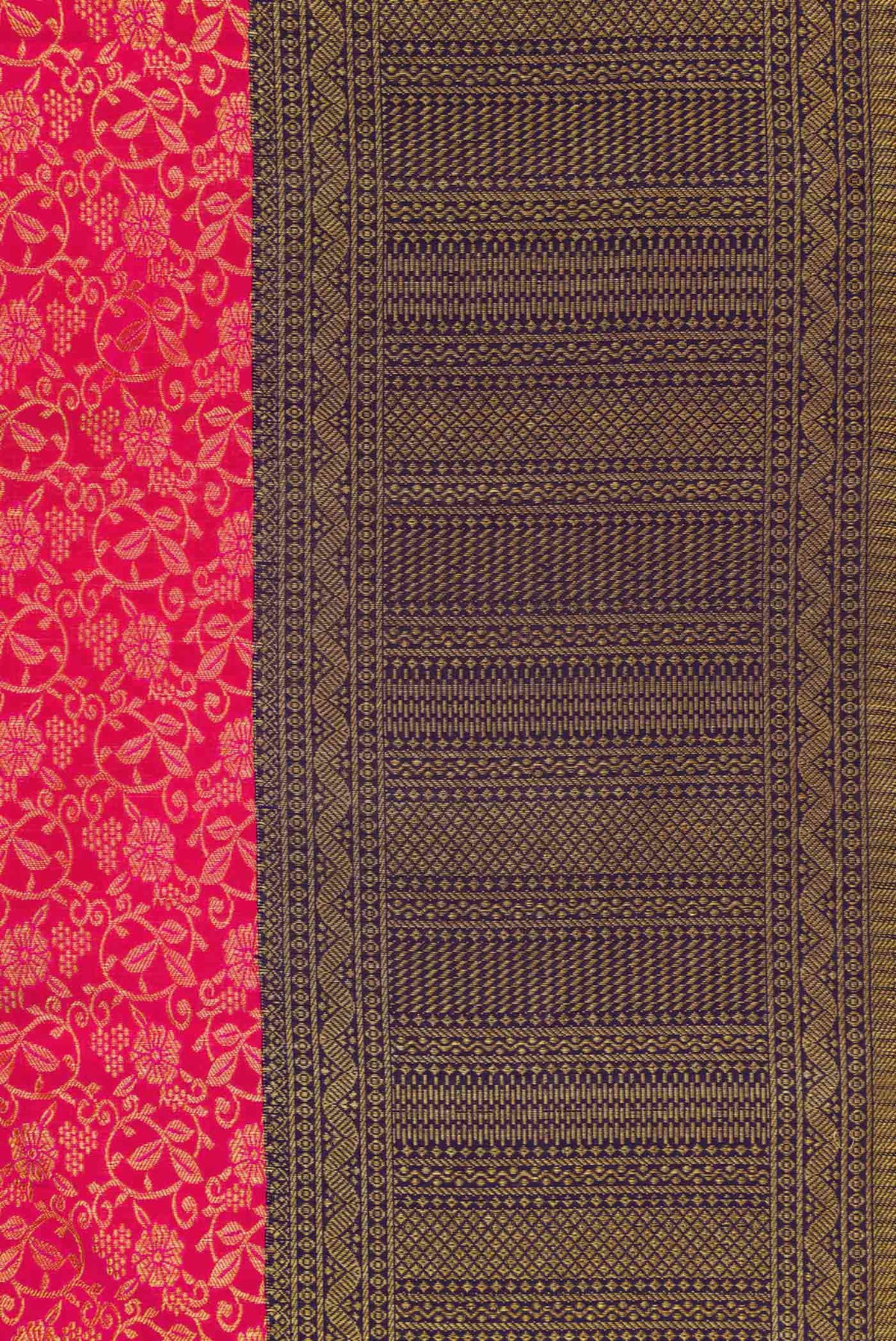 Border image of Pink Dual Tone Kanchipuram Silk Saree with Zari Brocade on the body and Zari Border. 