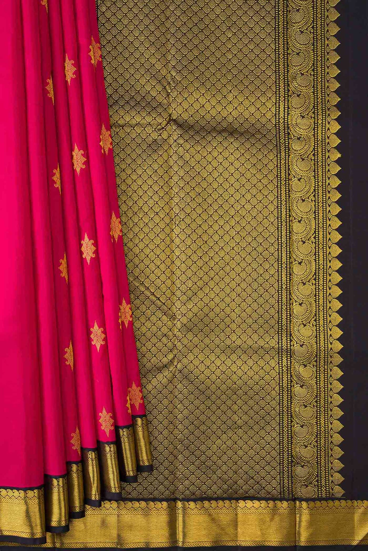 Pleats and pallu of Pink Dual Tone Kanchipuram Silk Saree with Zari Butta on the body and Zari Border