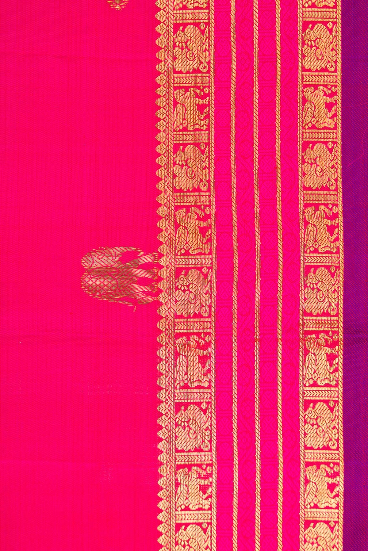 Border image of Pink Dual Tone Kanchipuram Silk Saree with Zari Butta on the body and Zari Border. 