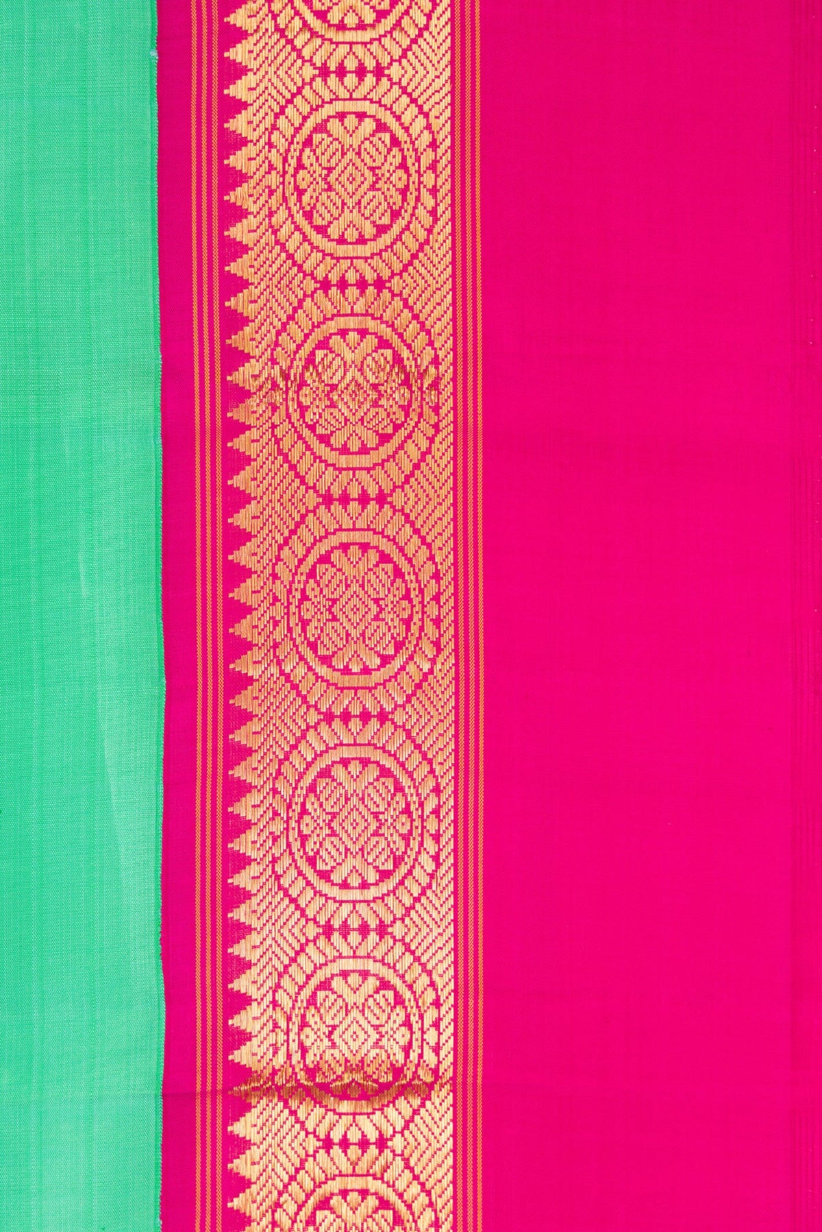 Border image of Pure Silk Pure Zari Sea Green Dual Tone Kanjivaram Saree with Plain Body and Zari Border. 