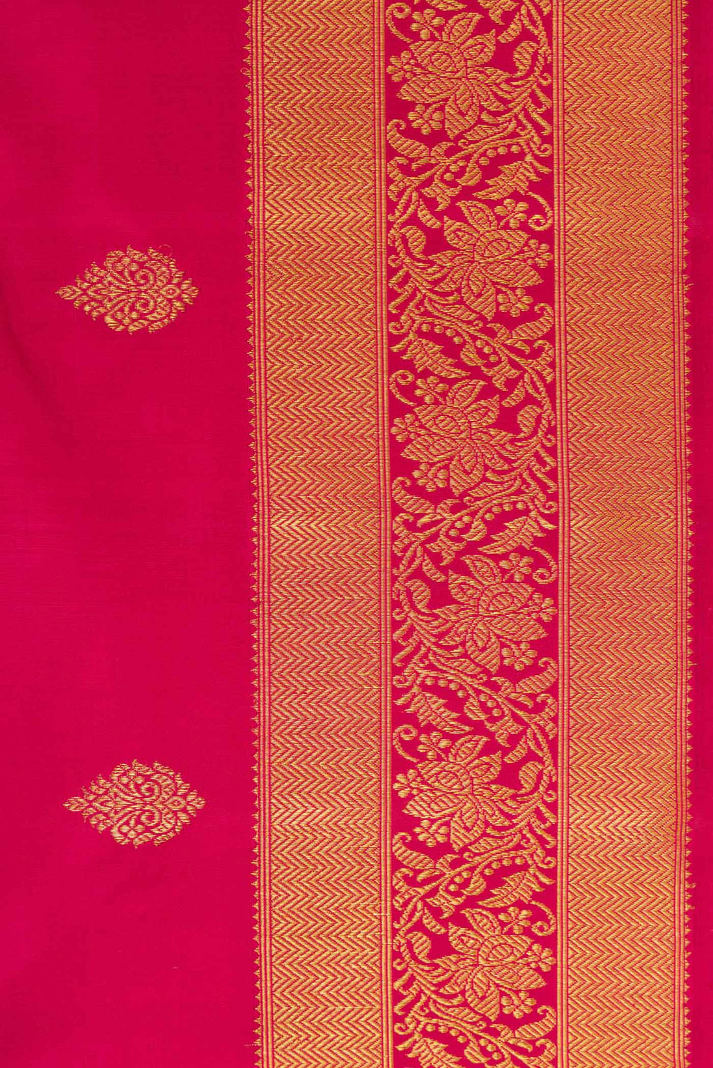 Border image of Pure Silk Pure Zari Dark Pink Dual Tone Kanjivaram Saree with Zari Butta on the body and Zari Border. 