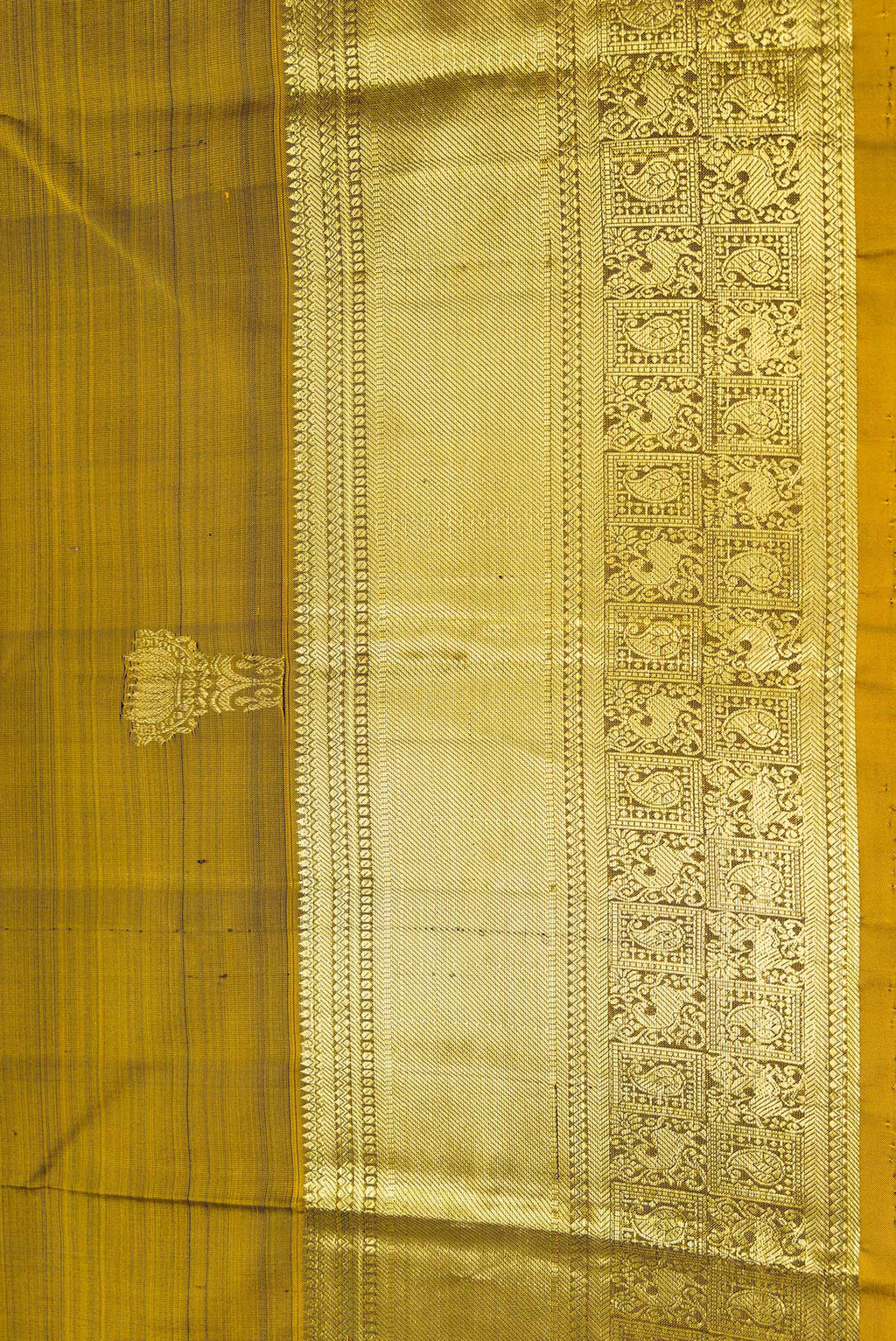 Border image of Mehandi Green Dual Tone Kanchipuram Silk Saree with Zari Butta on the body and Zari Border. 