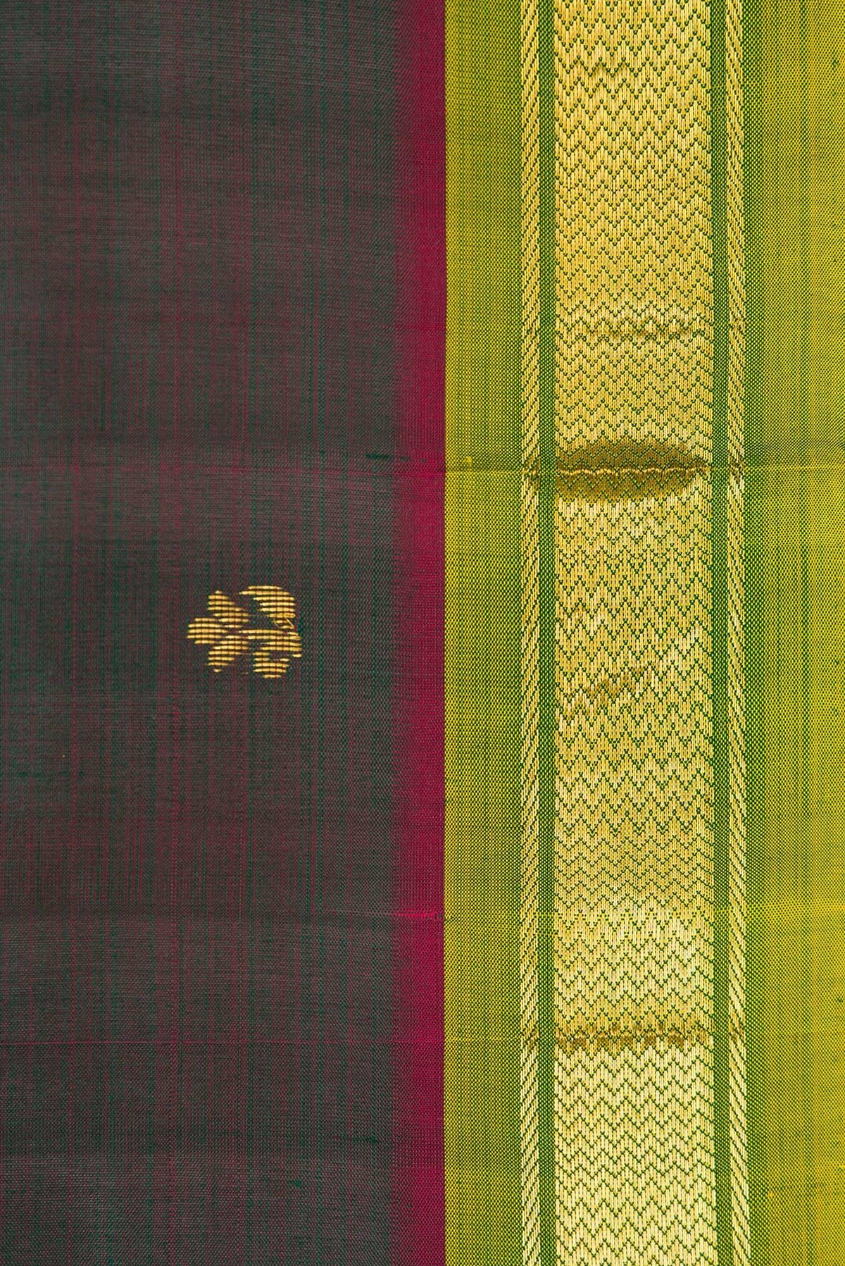 Border image of Bottle Green Dual Tone Kanchipuram Silk Saree with Zari Butta on the body and Zari Border. 