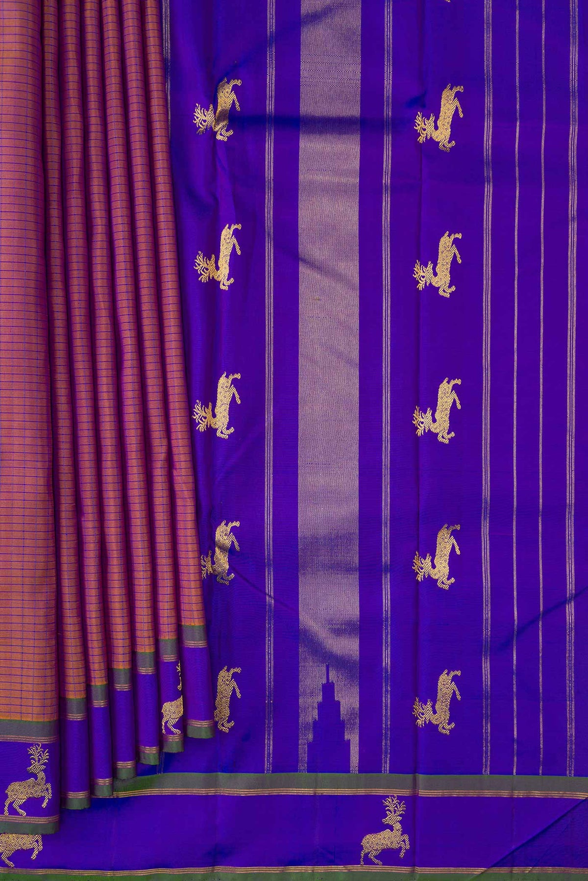 Pleats and pallu of Brown Dual Tone Kanchipuram Silk Saree with Checked design on the body and Fancy Border. 