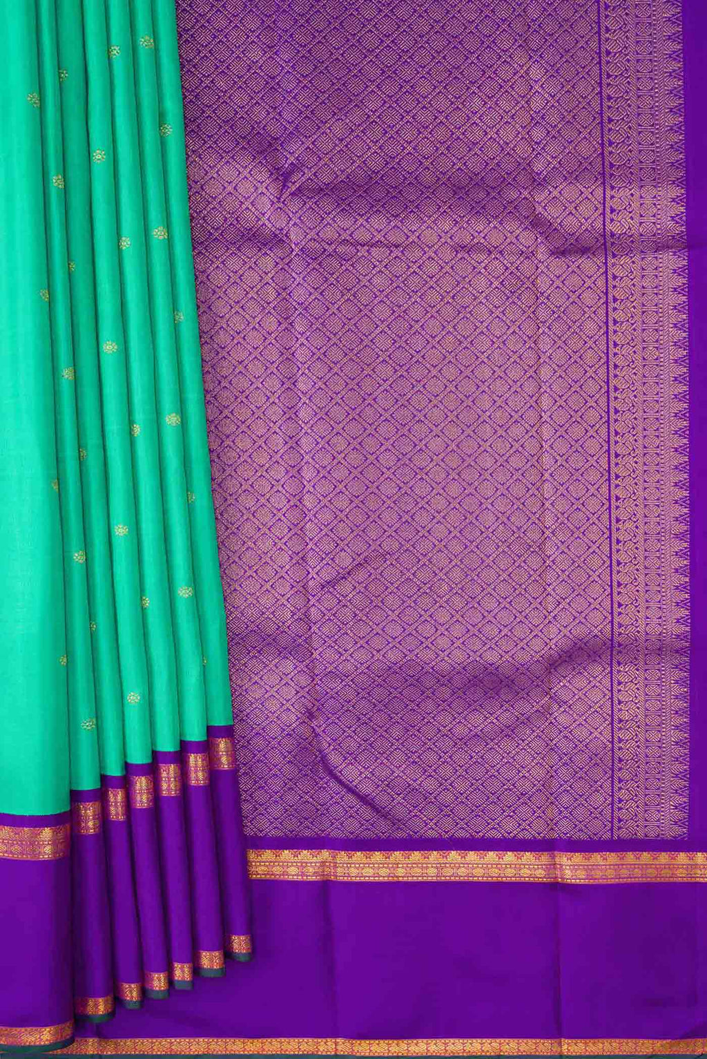 Pleats and pallu of Sea Green Dual Tone Kanjivaram Silk Saree with Zari Butta on the body and Zari Border. 