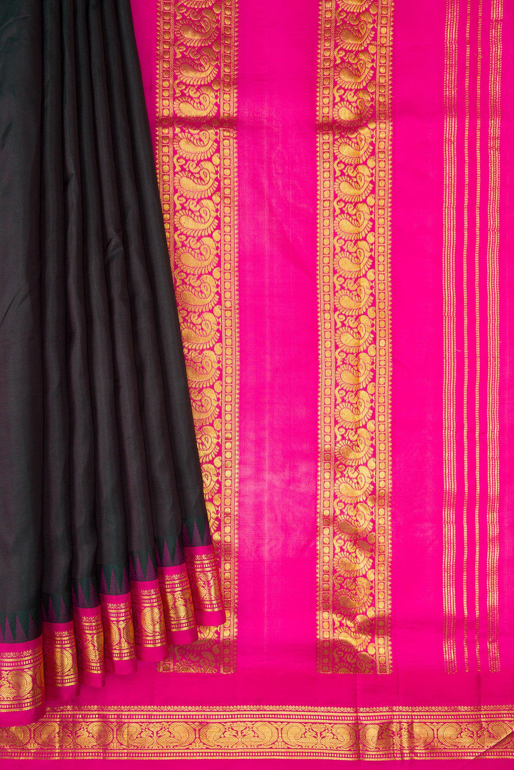 Pleats and pallu of Black Dual Tone Kanjivaram Silk Nine Yards Saree with Plain Body and Zari Border. 