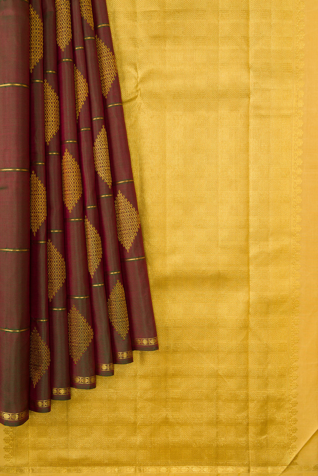 Pleats and pallu of Green with Maroon Color Kanchipuram Silk Saree with Checked design on the body and Thin Zari Line. 