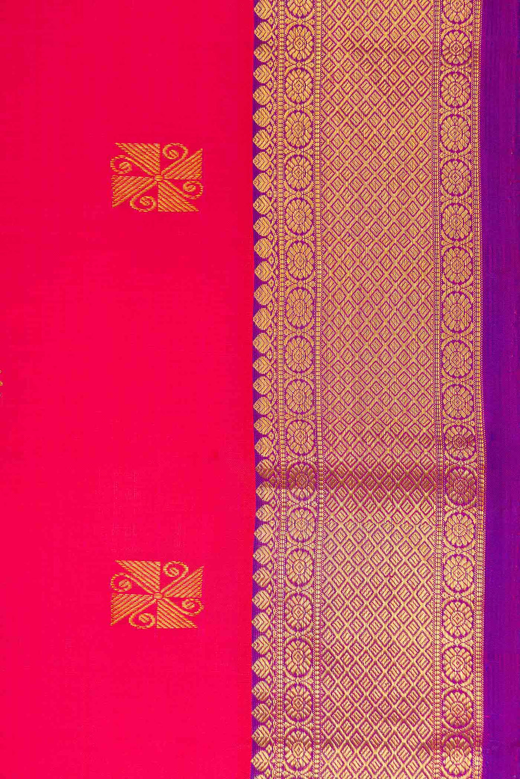 Border image of Pink Dual Tone Kanchipuram Silk Saree with Zari Butta on the body and Zari Border. 