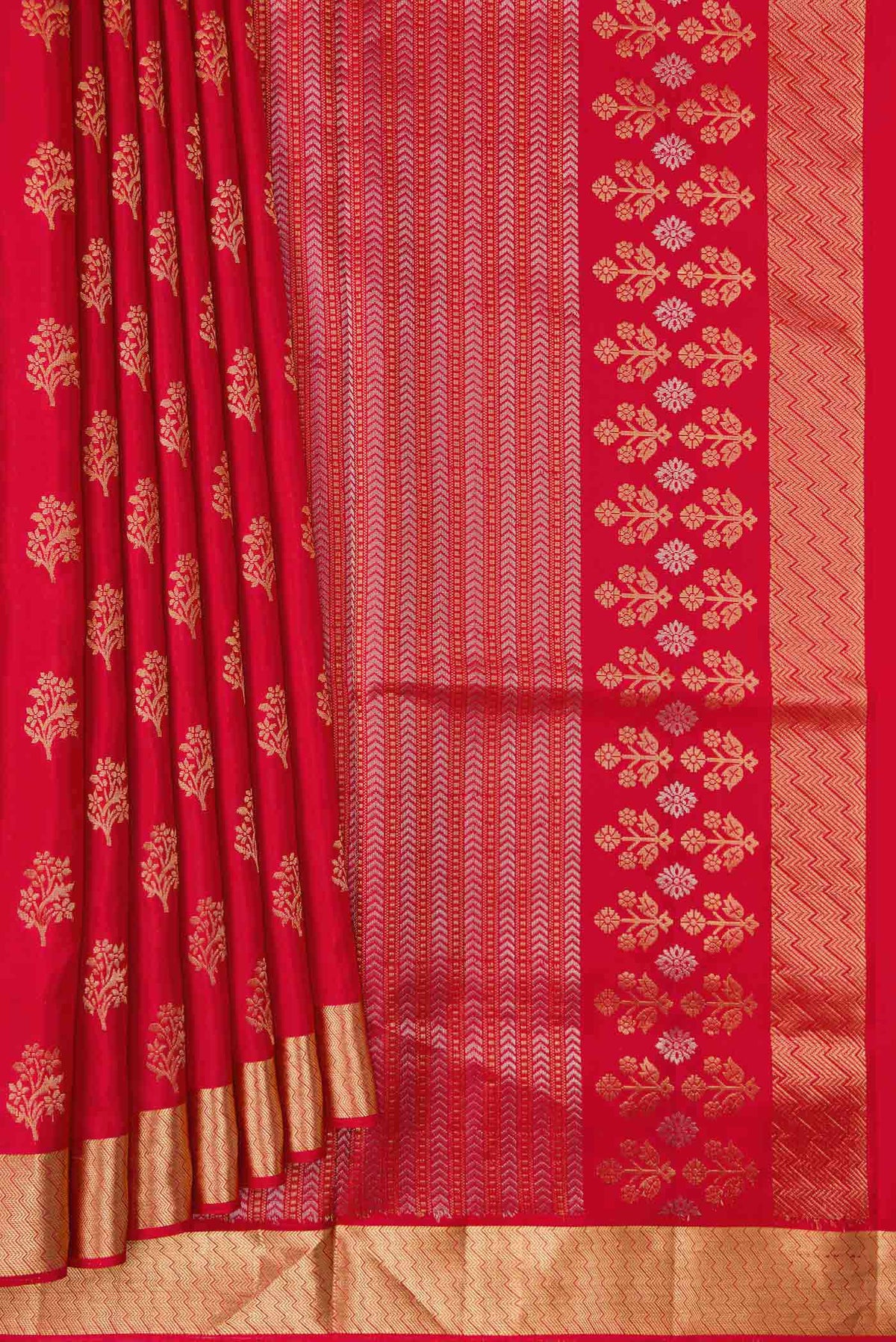Pleats and pallu of Dark Pink Dual Tone Soft Silk Saree with Zari Butta on the body and Zari Border
