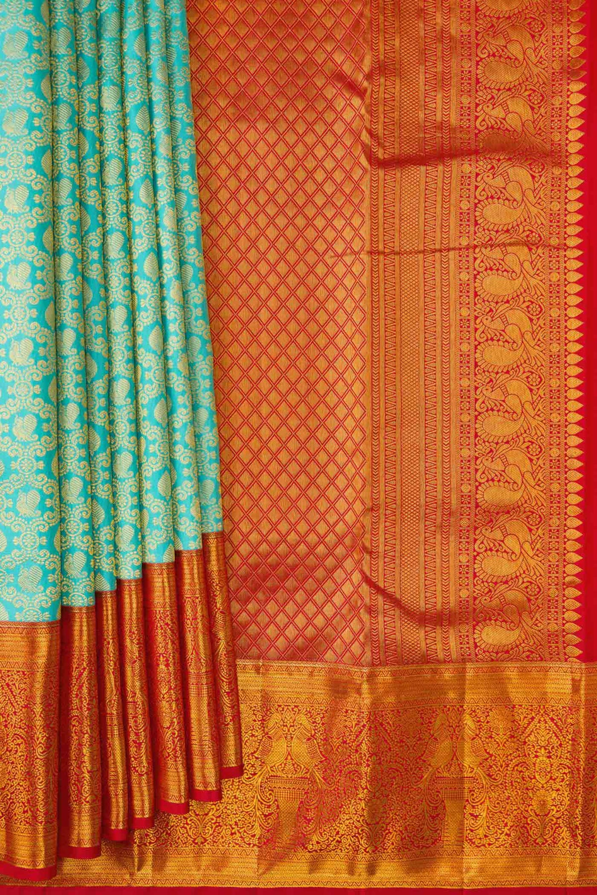 Pleats and pallu of Sky Blue Dual Tone Kanchipuram Silk Saree with Zari Brocade on the body and Zari Border. 