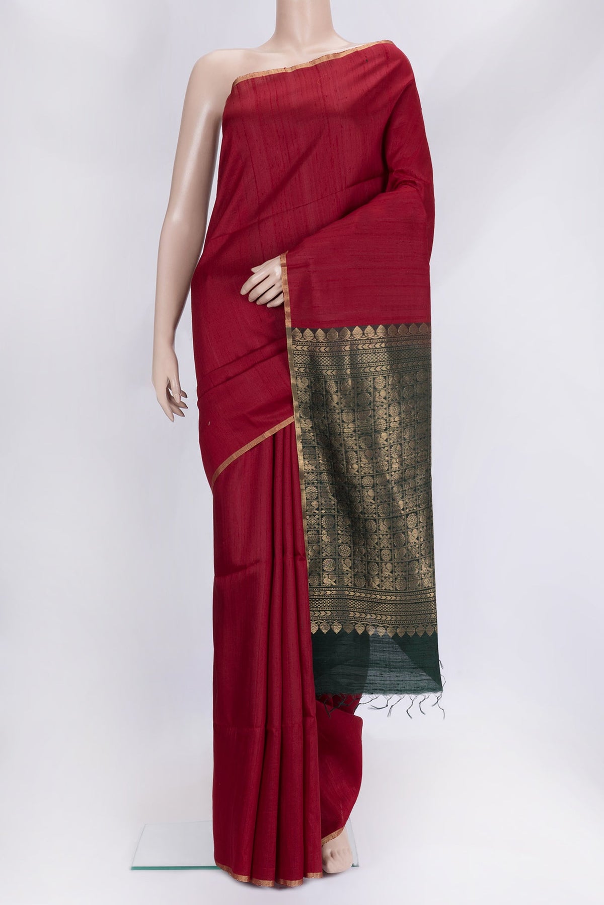 Maroon Dual Tone Raw Silk Saree with Plain Body and Thin Zari Line.  displayed on a mannequin