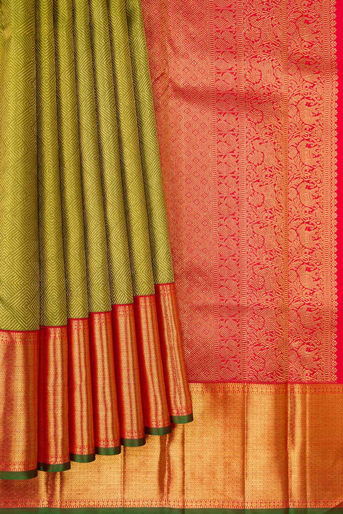 Pleats and pallu of Pure Silk Pure Zari Green Dual Tone Kanchipuram Saree with Zari Brocade on the body and Zari Border