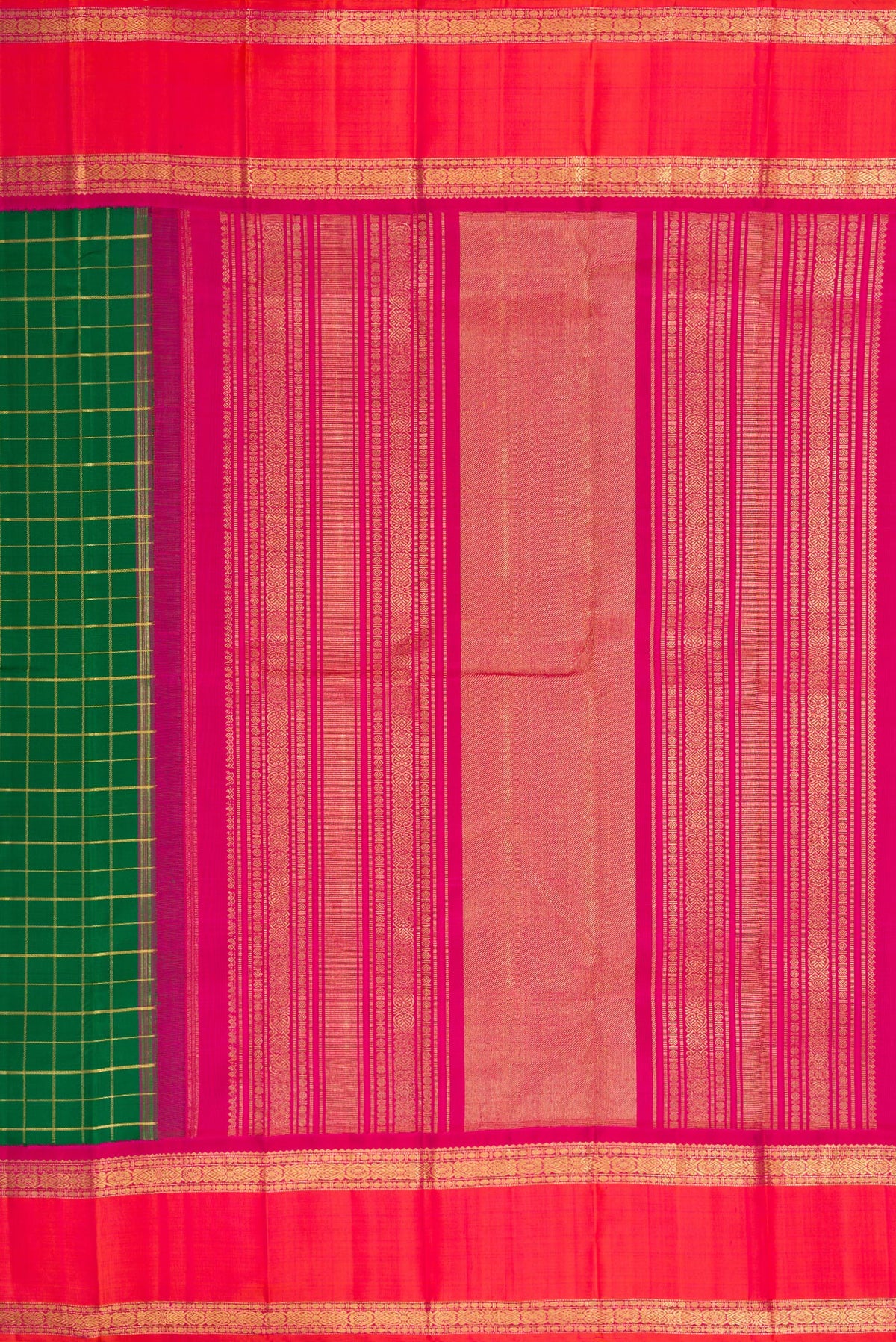 Close up image of the pallu of Pure Silk Pure Zari Bottle Green Dual Tone Kanjivaram Saree with Checked design on the body and Zari Border. 