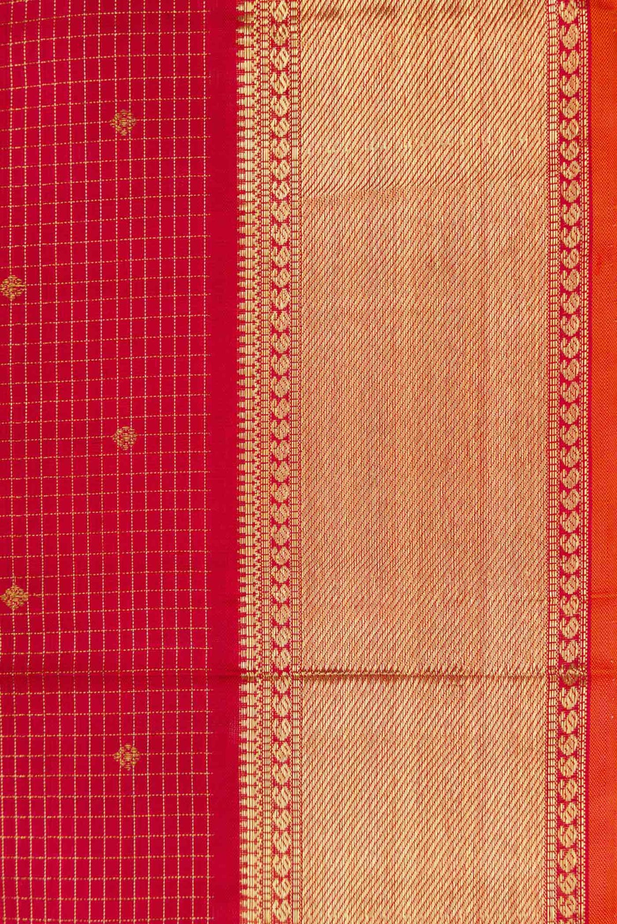 Border image of Pure Silk Pure Zari Maroon Dual Tone Kanchipuram Saree with Checked design on the body and Zari Border