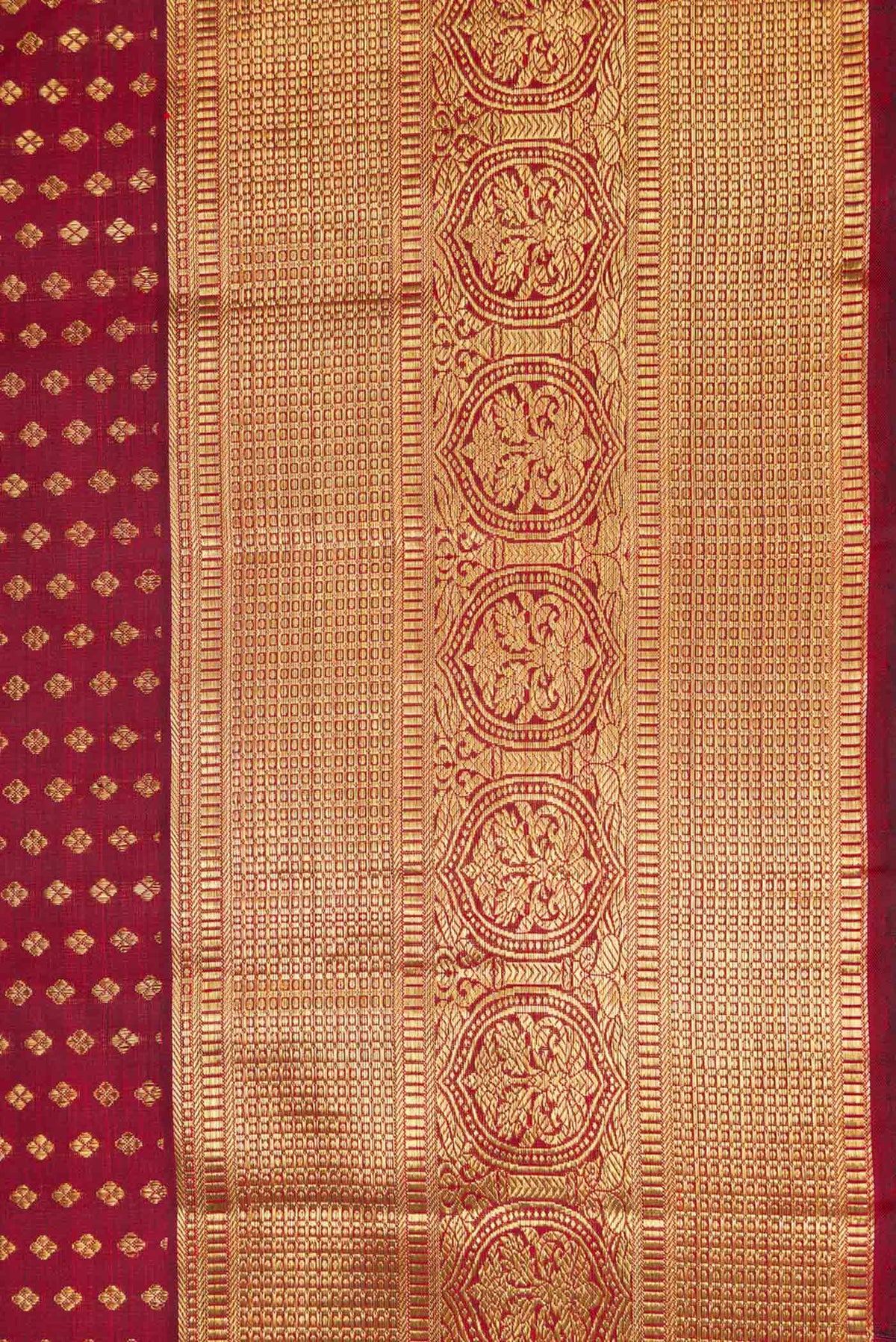 Border image of Pure Silk Pure Zari Maroon Dual Tone Kanchipuram Saree with Zari Brocade on the body and Zari Border