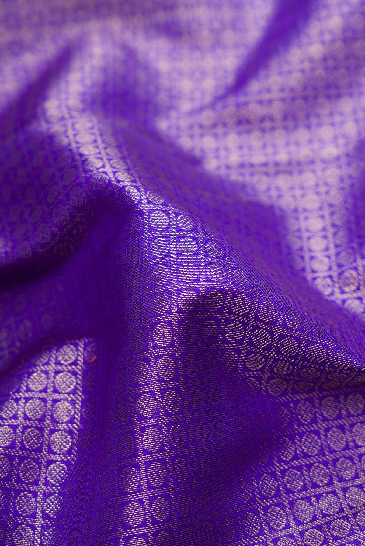 Close up of Pure Silk Pure Zari Royal Blue Dual Tone Kanchipuram Saree with Zari Brocade on the body and Zari Border displaying folds