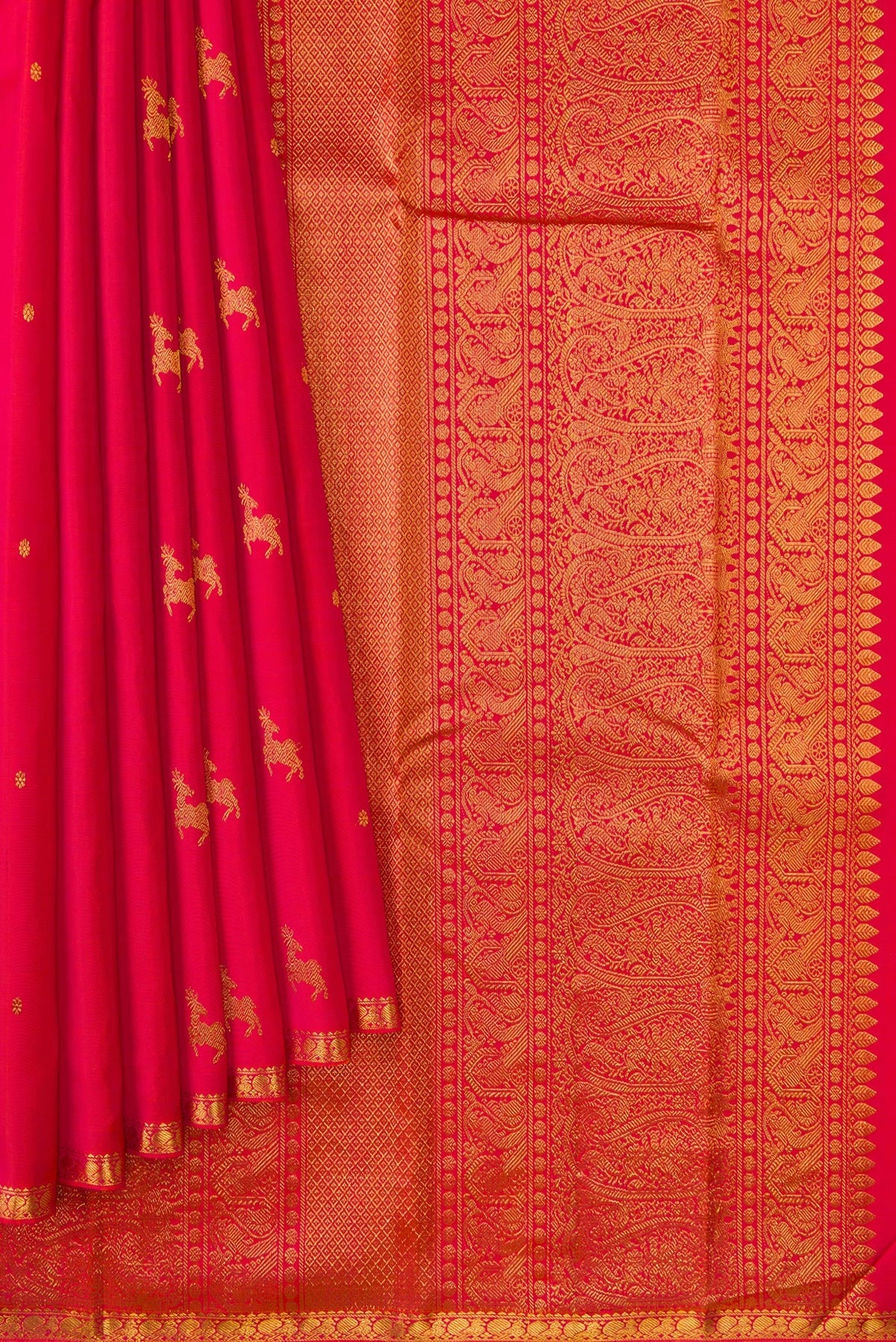 Pleats and pallu of Red Dual Tone Kanjivaram Silk Saree with Zari Butta on the body and Zari Border. 