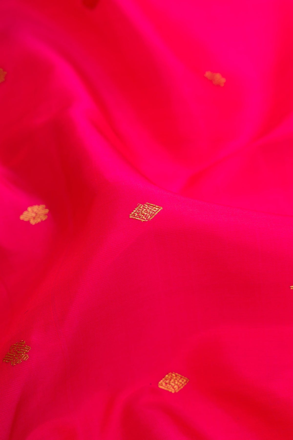 Close up of Dark Pink Dual Tone Kanchipuram Silk Saree with Zari Brocade on the body and Zari Border.  displaying folds