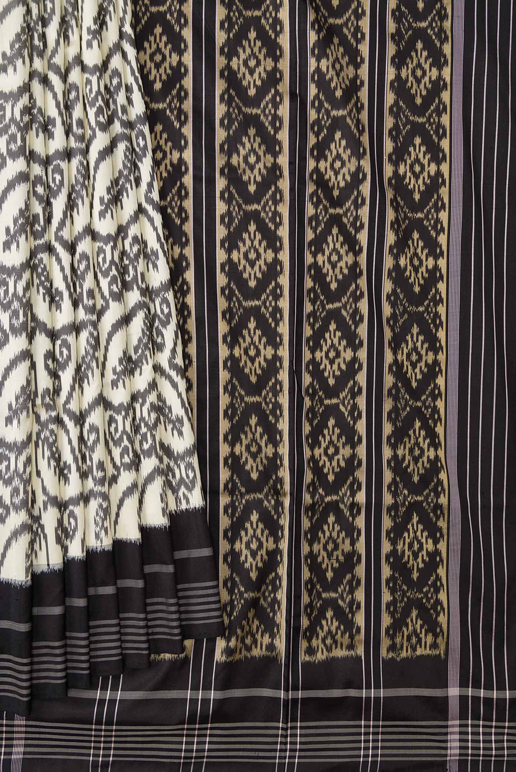 Pleats and pallu of Off White Pochampally Silk Saree with Pure Ikat on the body and Plain Border