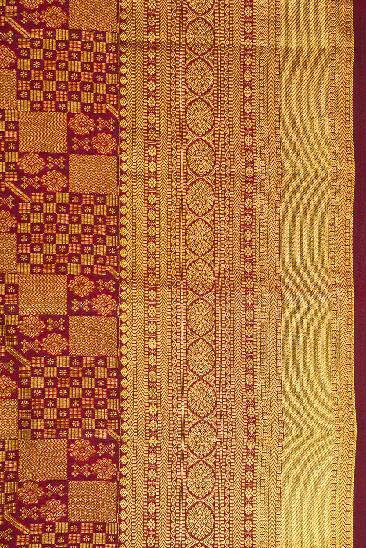 Border image of Maroon Dual Tone Kanjivaram Silk Saree with Zari Brocade on the body and Zari Border. 
