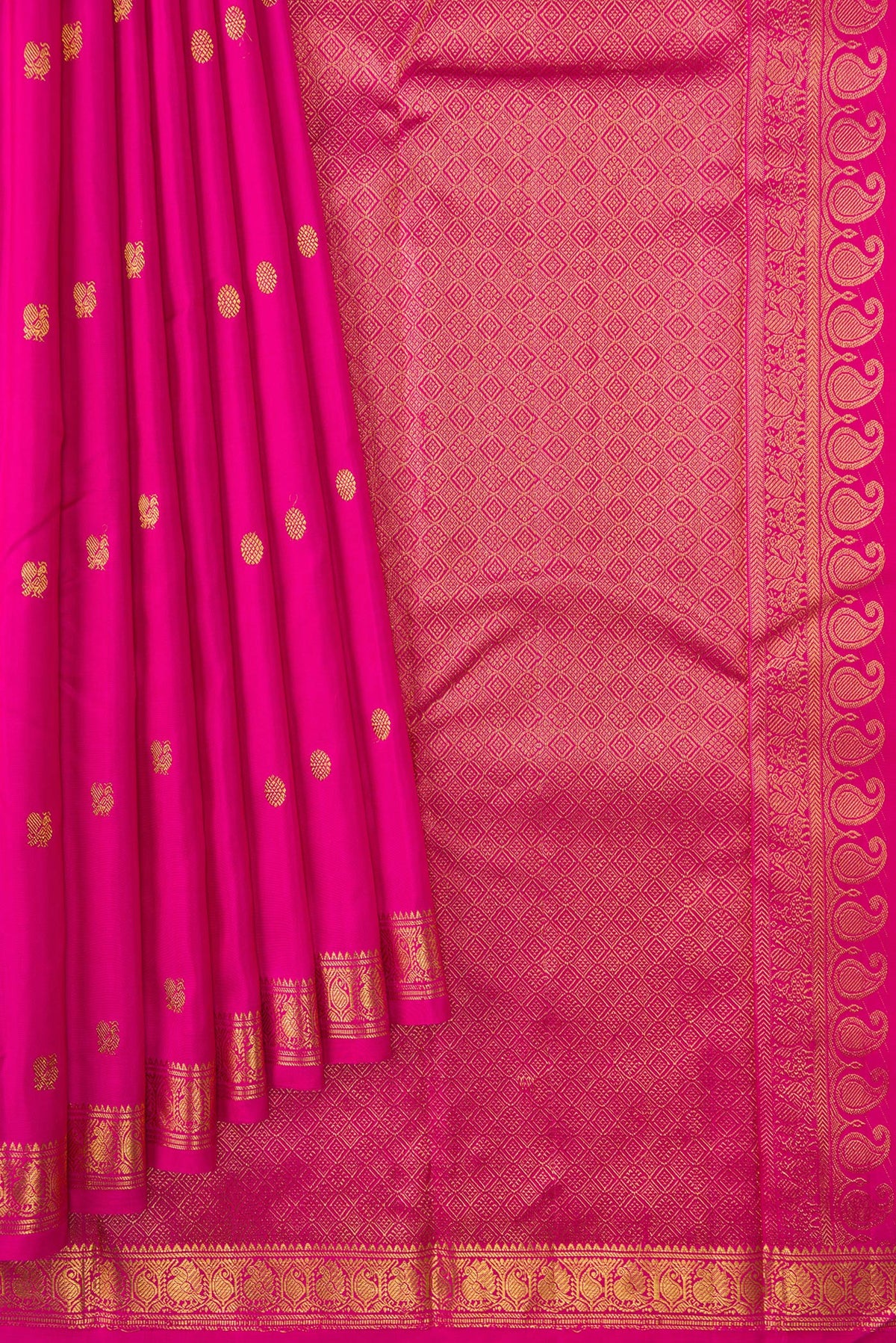 Pleats and pallu of Pink Dual Tone Kanchipuram Silk Saree with Zari Butta on the body and Zari Border. 