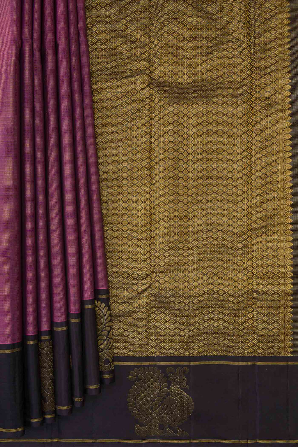 Pleats and pallu of Pink Dual Tone Kanjivaram Silk Saree with Zari Butta on the body and Zari Border. 