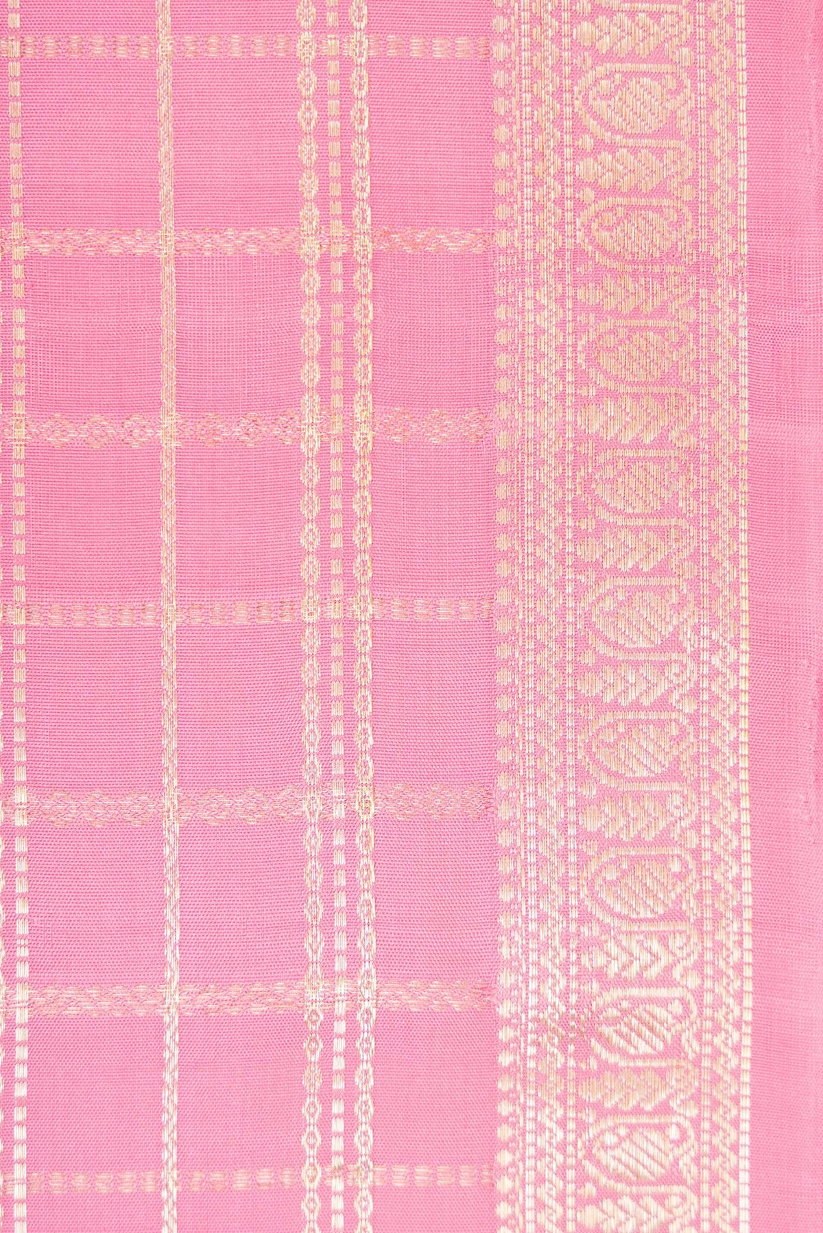 Border image of Pink Dual Tone Kanjivaram Silk Saree with Checked design on the body and Zari Border. 