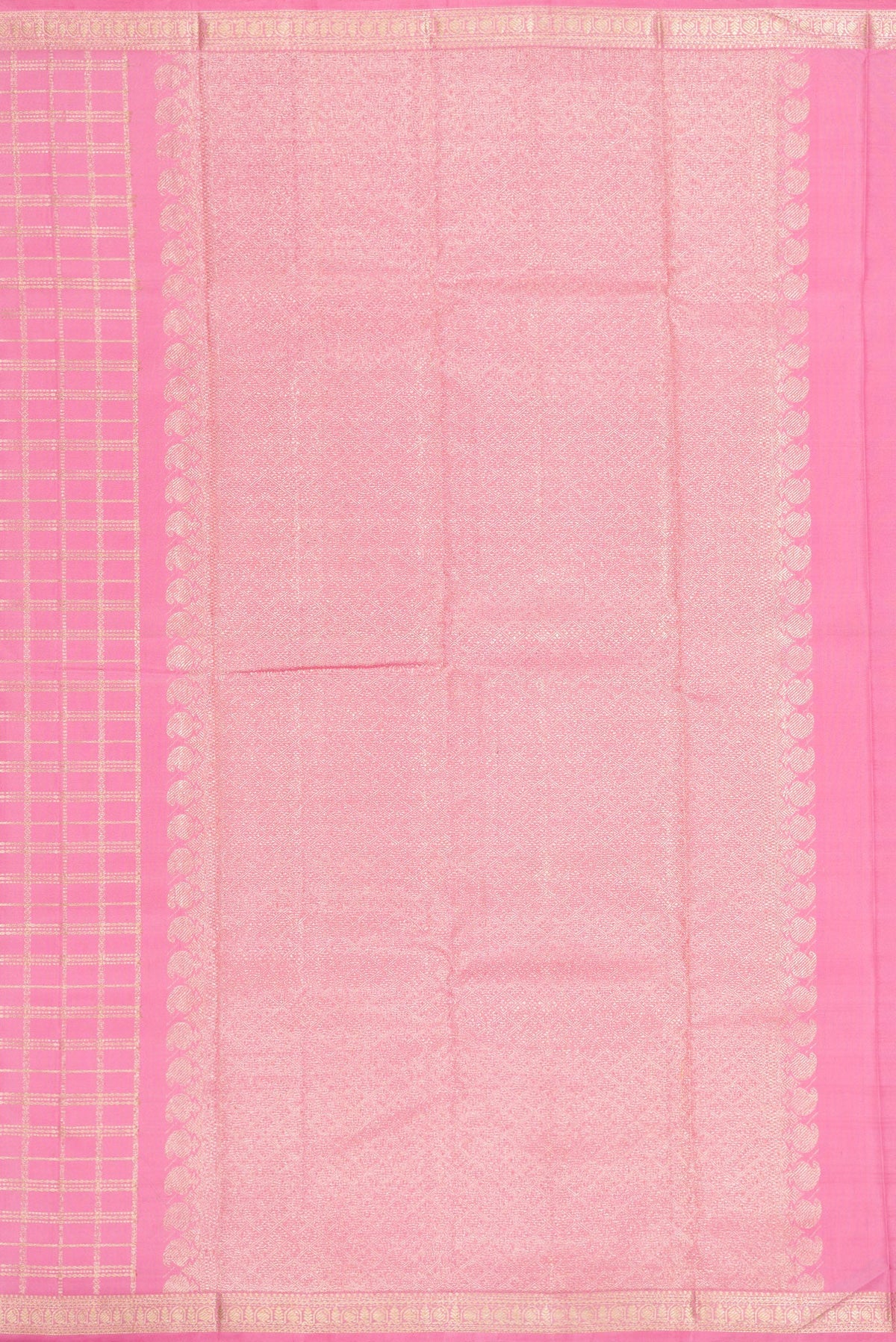 Close up image of the pallu of Pink Dual Tone Kanjivaram Silk Saree with Checked design on the body and Zari Border. 