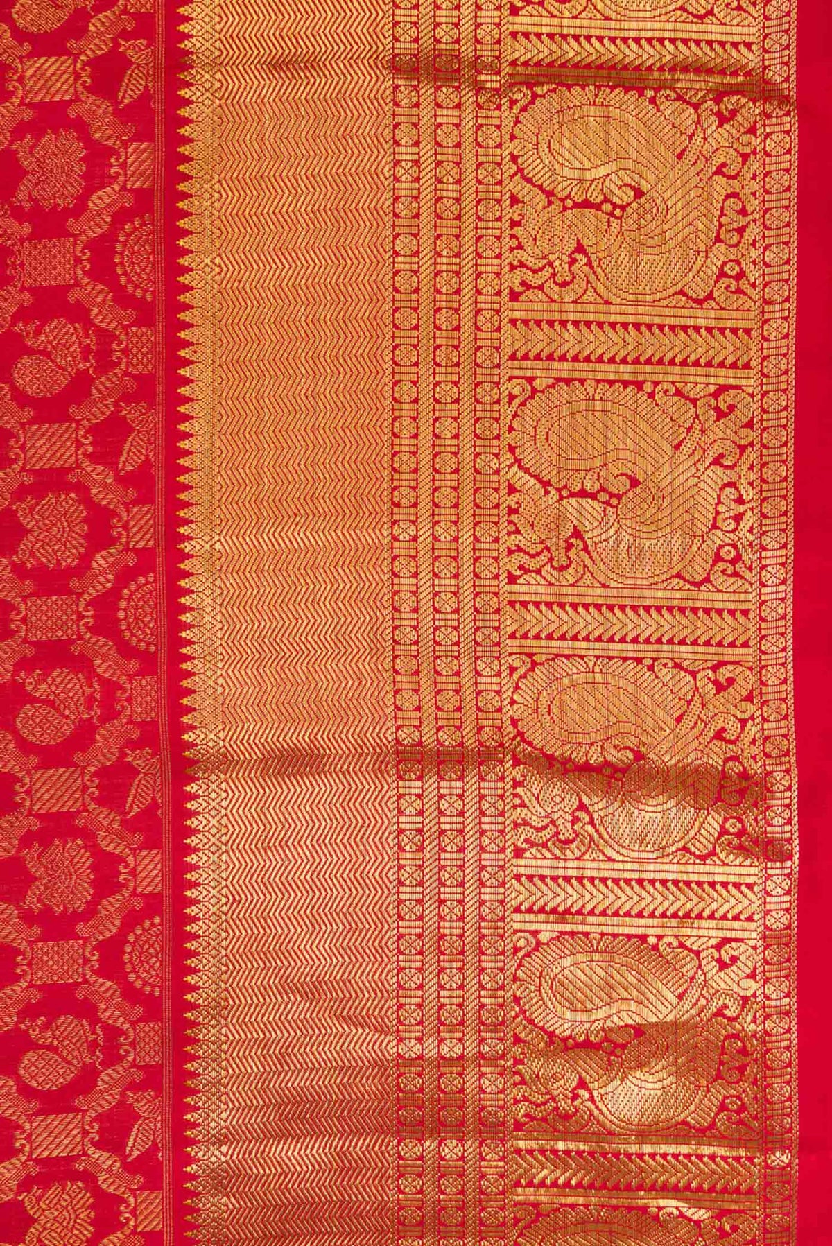 Border image of Pure Silk Pure Zari Red Dual Tone Kanchipuram Saree with Zari Brocade on the body and Zari Border