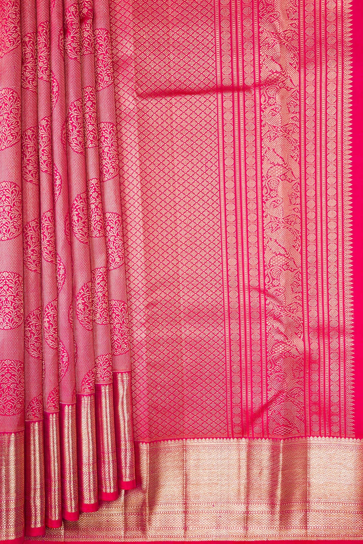Pleats and pallu of Pink Dual Tone Kanchipuram Silk Saree with Zari Butta on the body and Zari Border. 