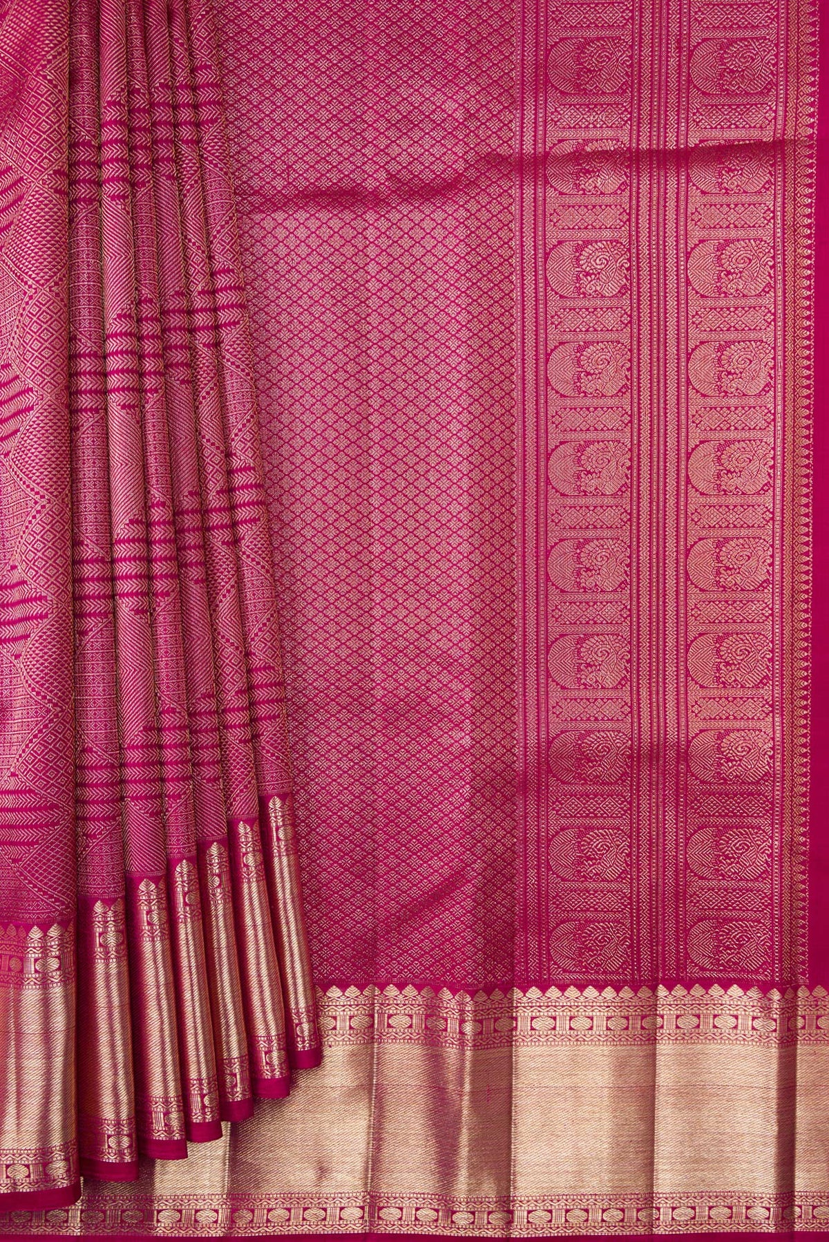 Pleats and pallu of Magenta Dual Tone Kanchipuram Silk Saree with Zari Brocade on the body and Zari Border. 