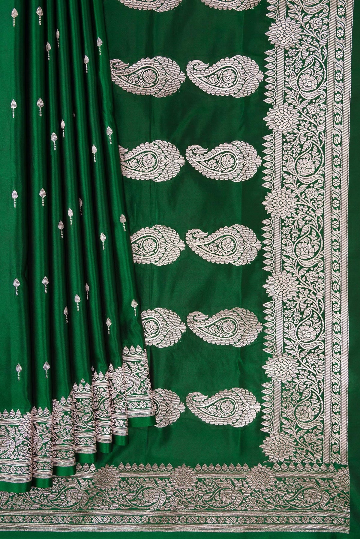 Pleats and pallu of Bottle Green Dual Tone Banarasi Silk Saree with Zari Butta on the body and Zari Border. 