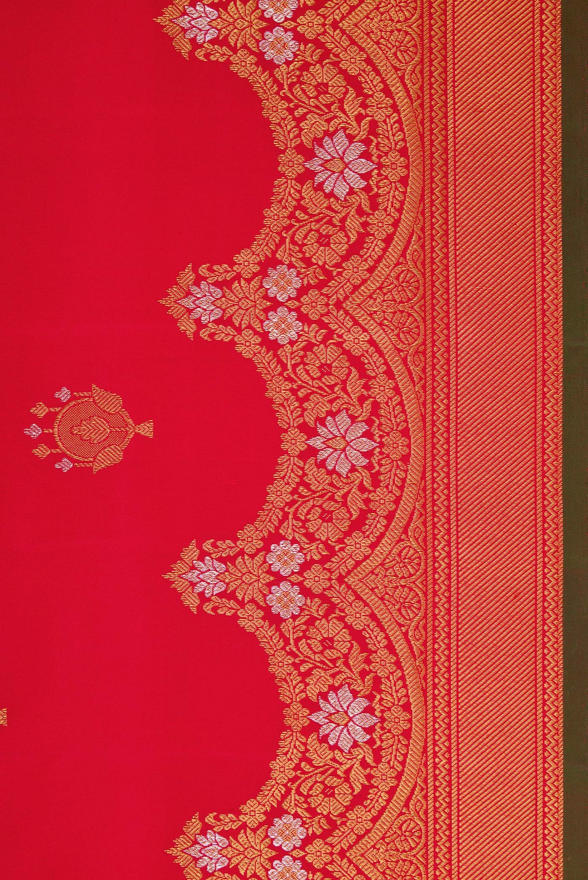 Border image of Pure Silk Pure Zari Red Dual Tone Gadwal Saree with Zari Butta on the body and Zari Border. 