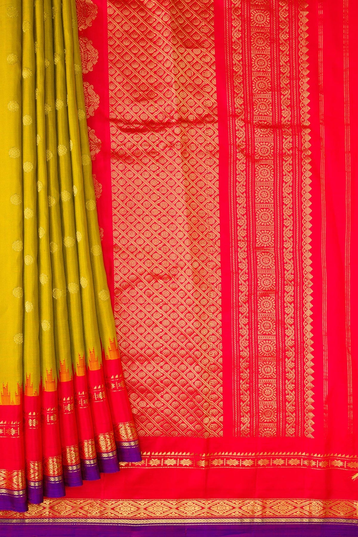Pleats and pallu of Mehandi Green Dual Tone Gadwal Silk Saree with Zari Butta on the body and Zari Border. 