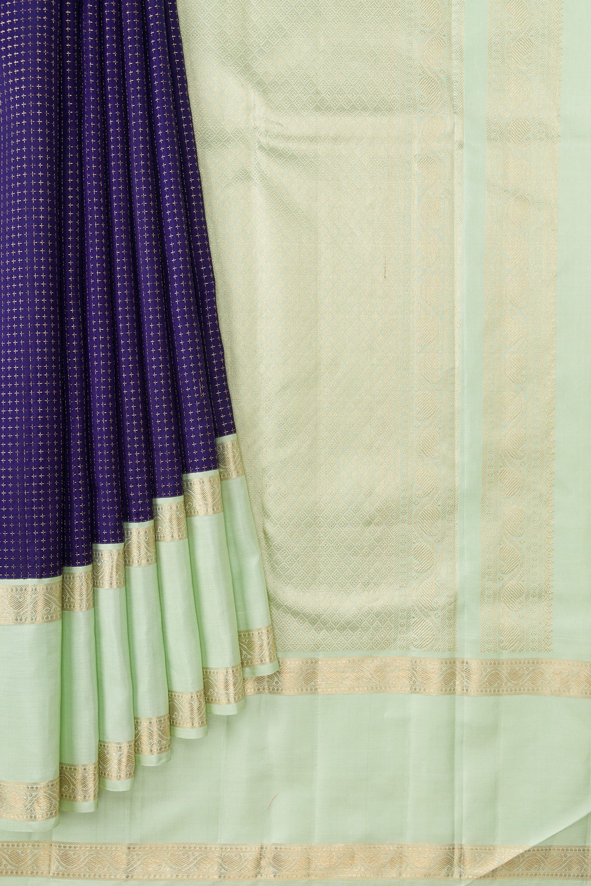 Pleats and pallu of Navy Blue Dual Tone Kanjivaram Silk Saree with Checked design on the body and Zari Border. 