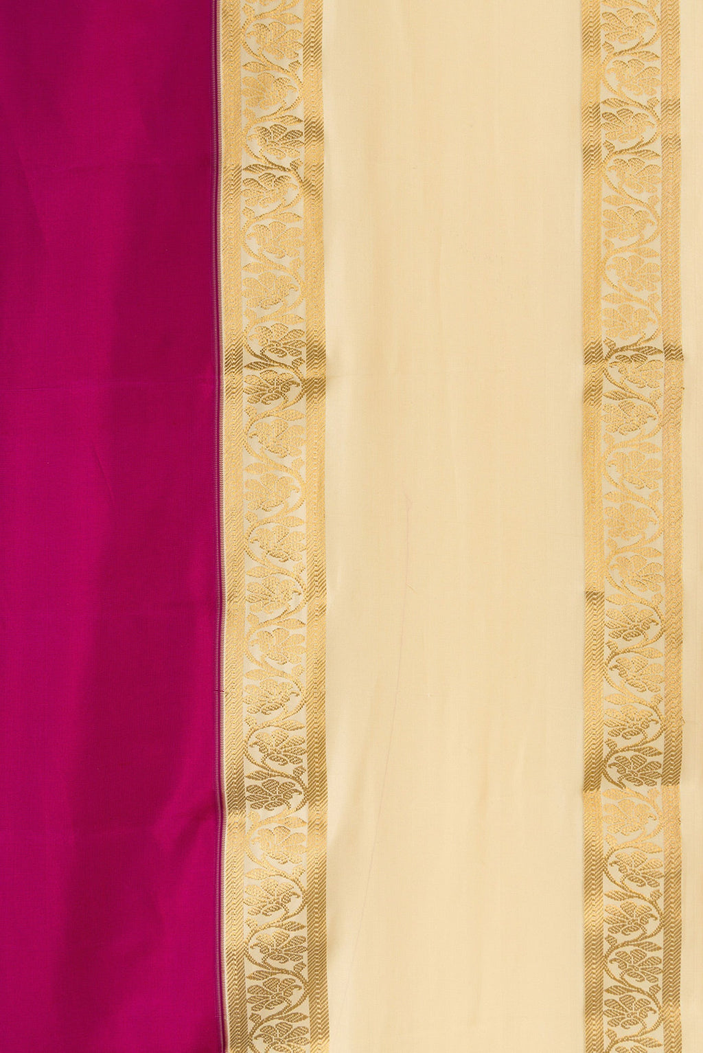 Border image of Magenta Dual Tone Kanchipuram Silk Saree with Plain Body and Thin Zari Line. 