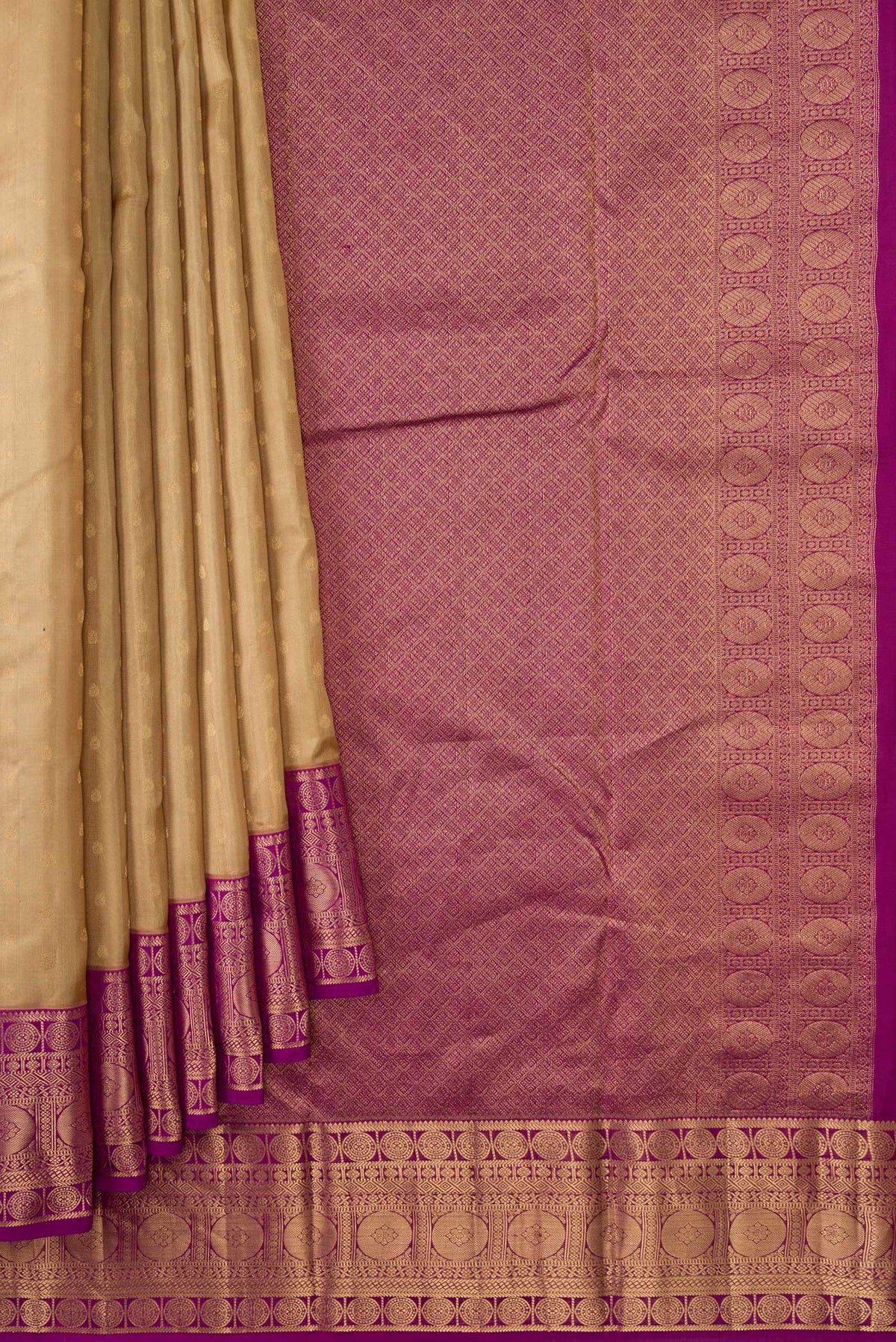 Pleats and pallu of Beige Dual Tone Kanchipuram Silk Saree with Zari Butta on the body and Zari Border. 